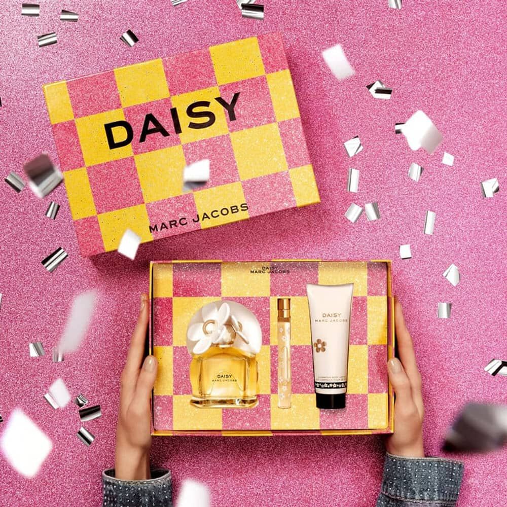 Daisy Marc Jacobs 100 Ml Edt + 10 Ml Edt + Crema Corporal Set image number 2.0