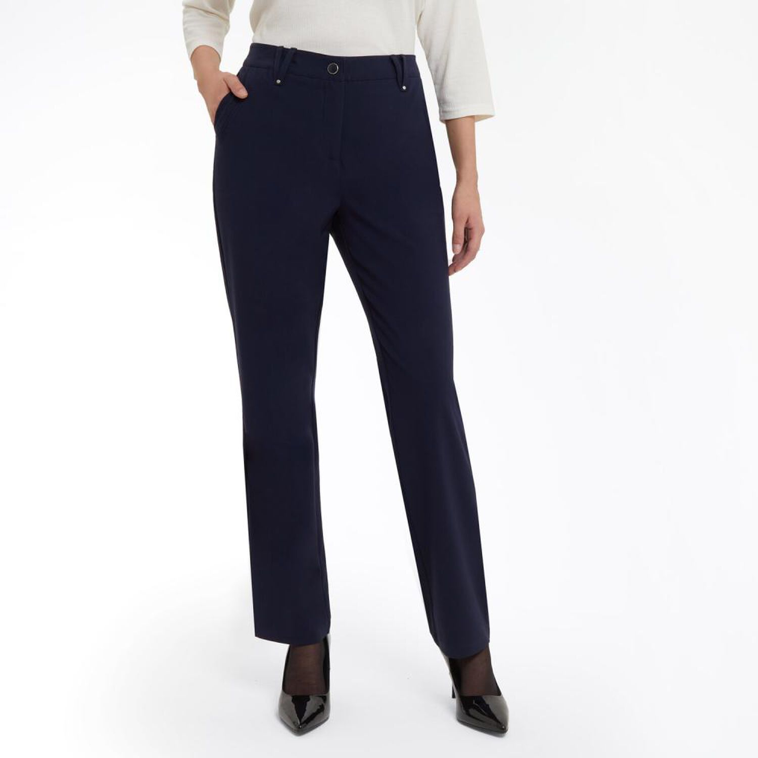 Pantal&oacute;n Cl&aacute;sico Con Bolsillos Tiro Medio Regular Mujer Lesage image number 0.0