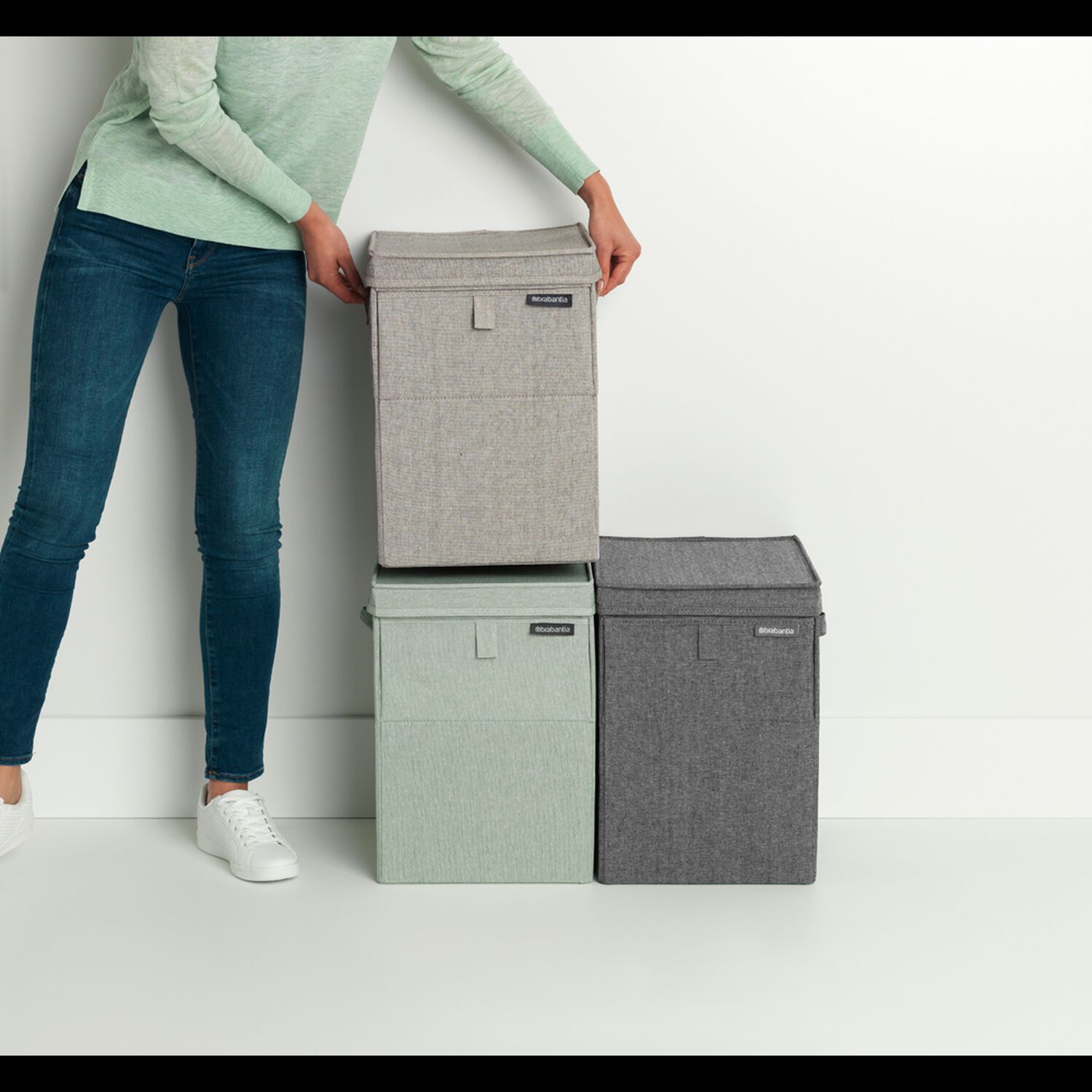 Caja Apilable Para Ropa 35 Lt Pepper Black image number 4.0