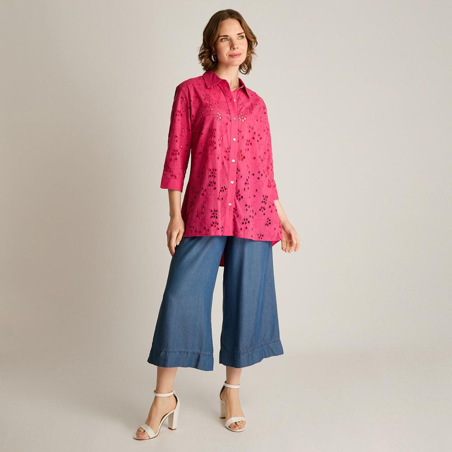 Blusa Aplicaci&oacute;n Broderie Y Botones Manga 3/4 Mujer Lorenzo Di Pontti image number 1.0