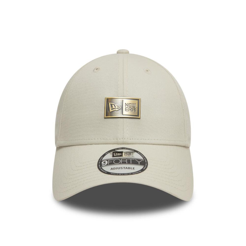 Gorra 9forty New Era Metal Badge Light Beige image number 2.0
