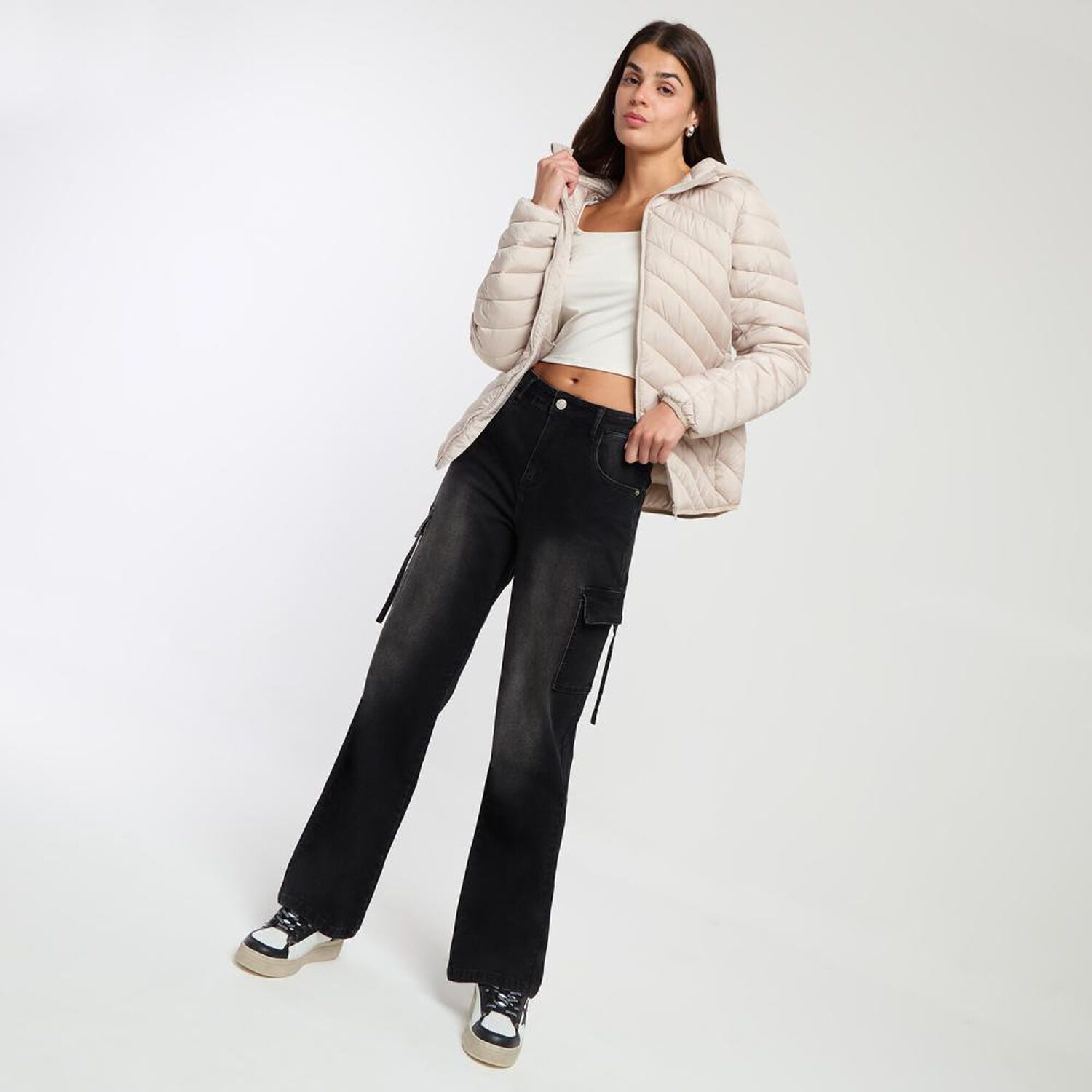 Parka En Linea Diagonal Cuello Alto Con Capucha Mujer Rolly Go image number 1.0