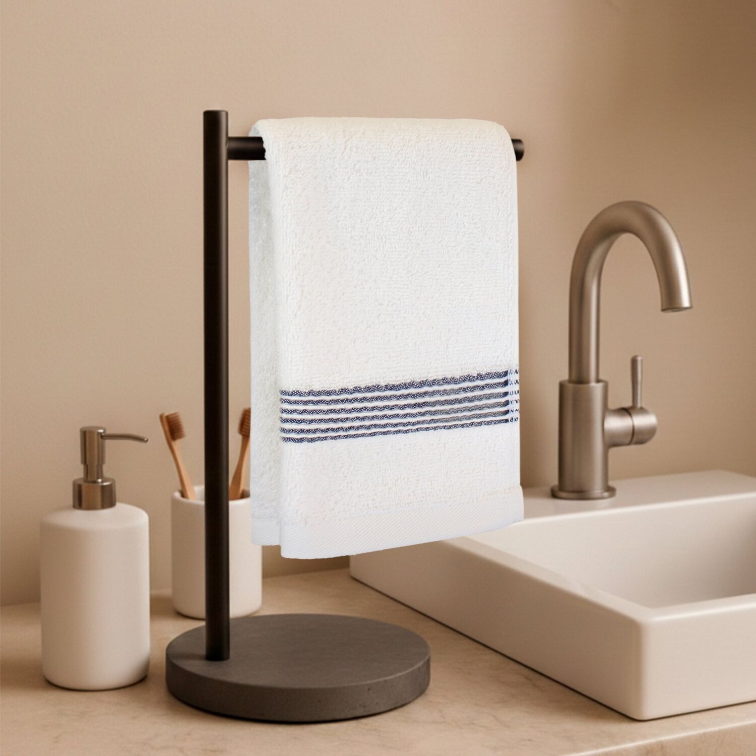 Toalla De Cara Mav Nautica 100% Algod&oacute;n Suave 30x50cm Blanca-azul Marino image number 0.0