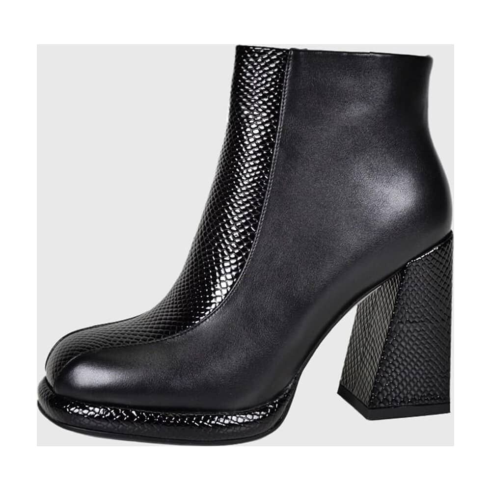 Bot&iacute;n Moriel Negro image number 1.0