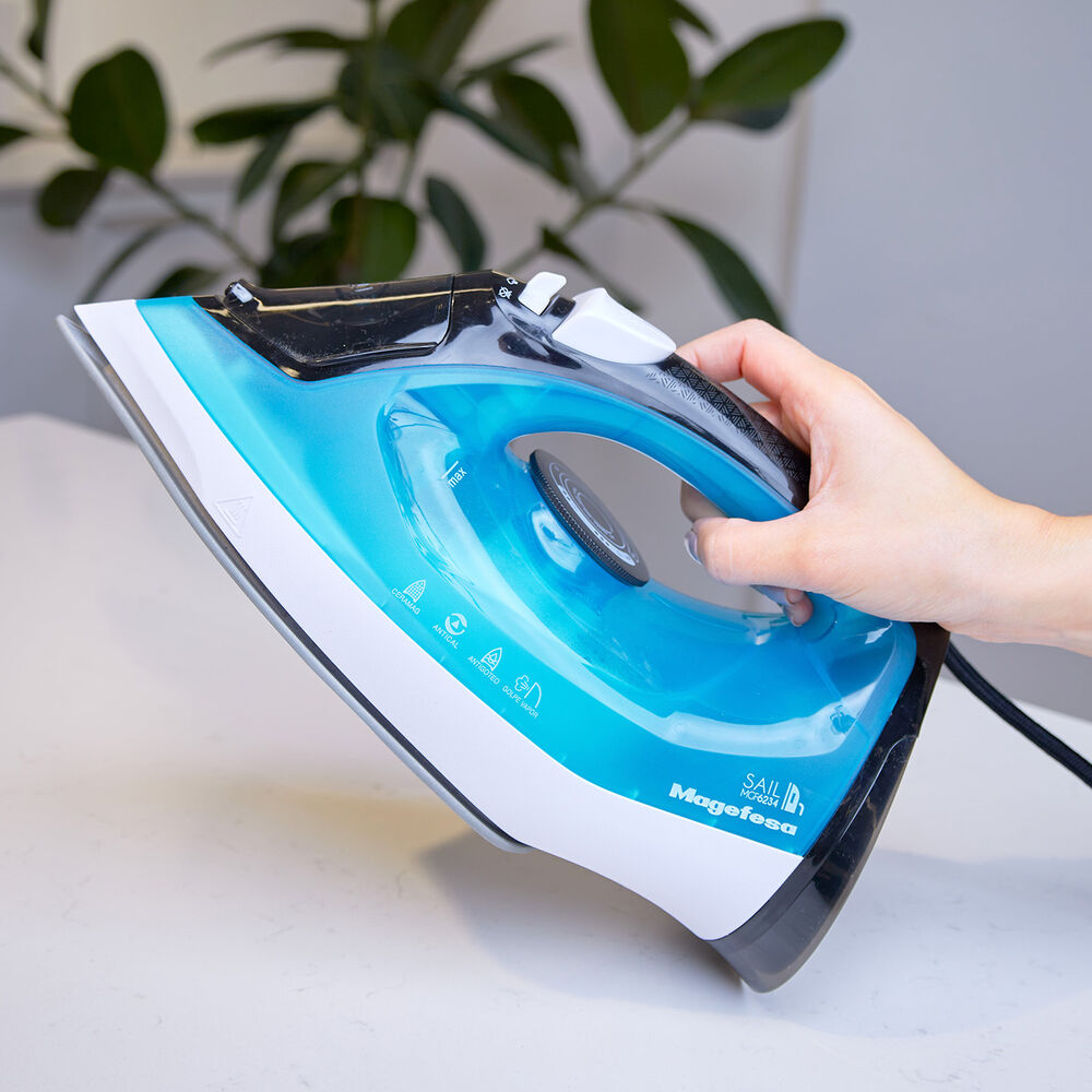 Plancha De Ropa A Vapor Magefesa Sail Mgf6234 image number 3.0