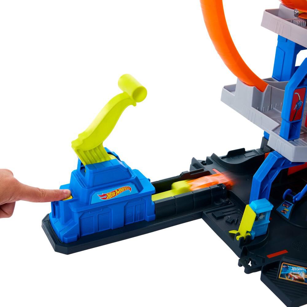 Autopista Hotwheels City Mega Garage image number 13.0