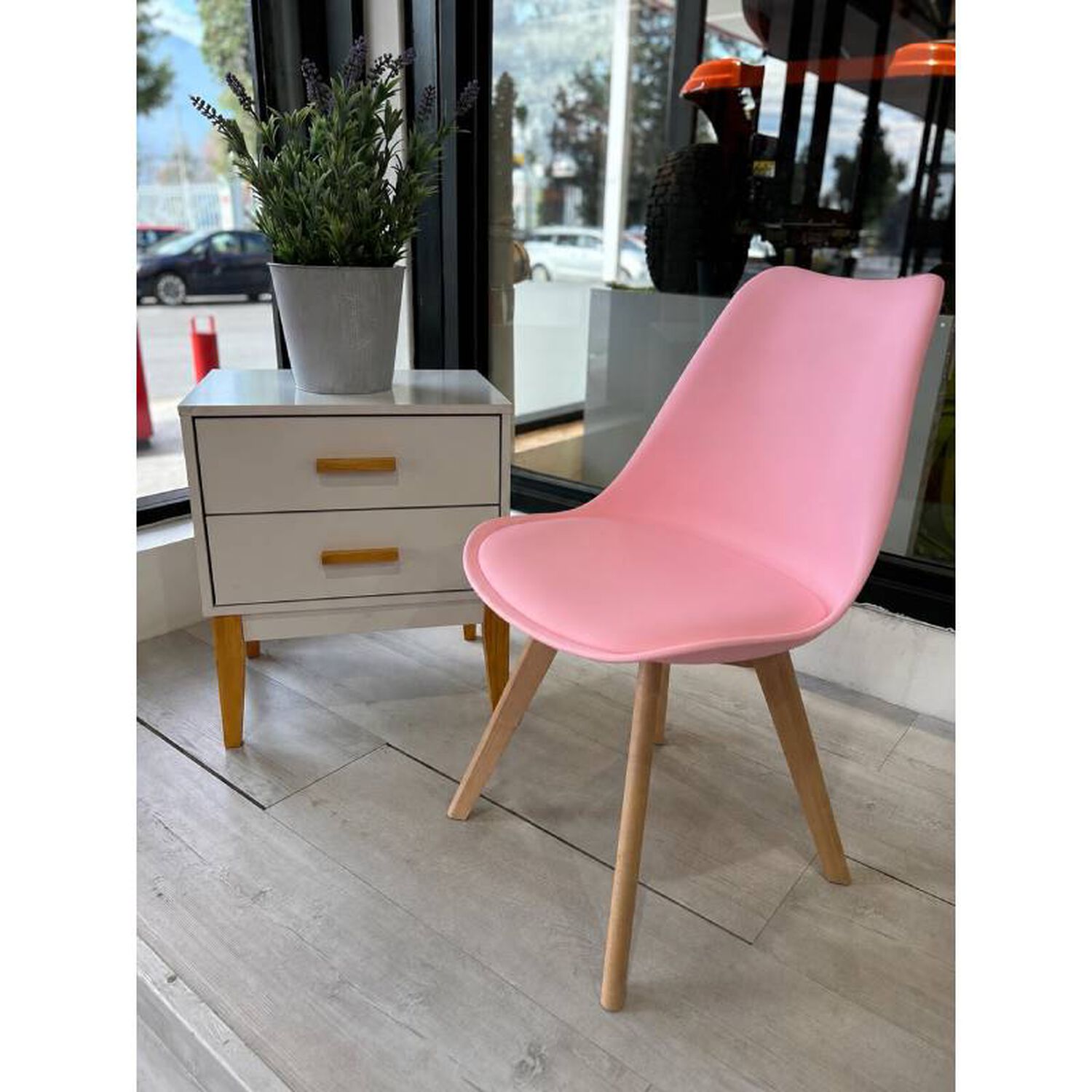 Silla Tulip De Polipropileno Con Asiento Acolchado Y Patas De Madera image number 0.0