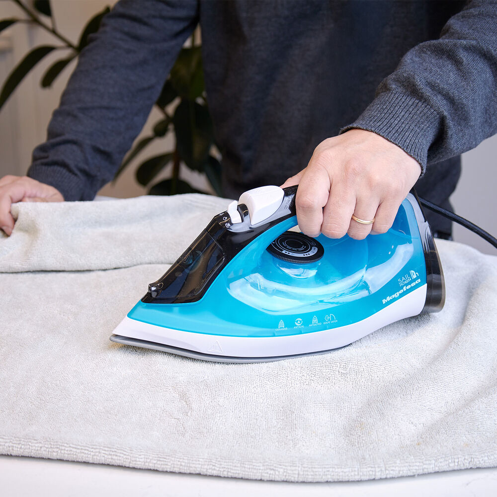 Plancha De Ropa A Vapor Magefesa Sail Mgf6234 image number 1.0