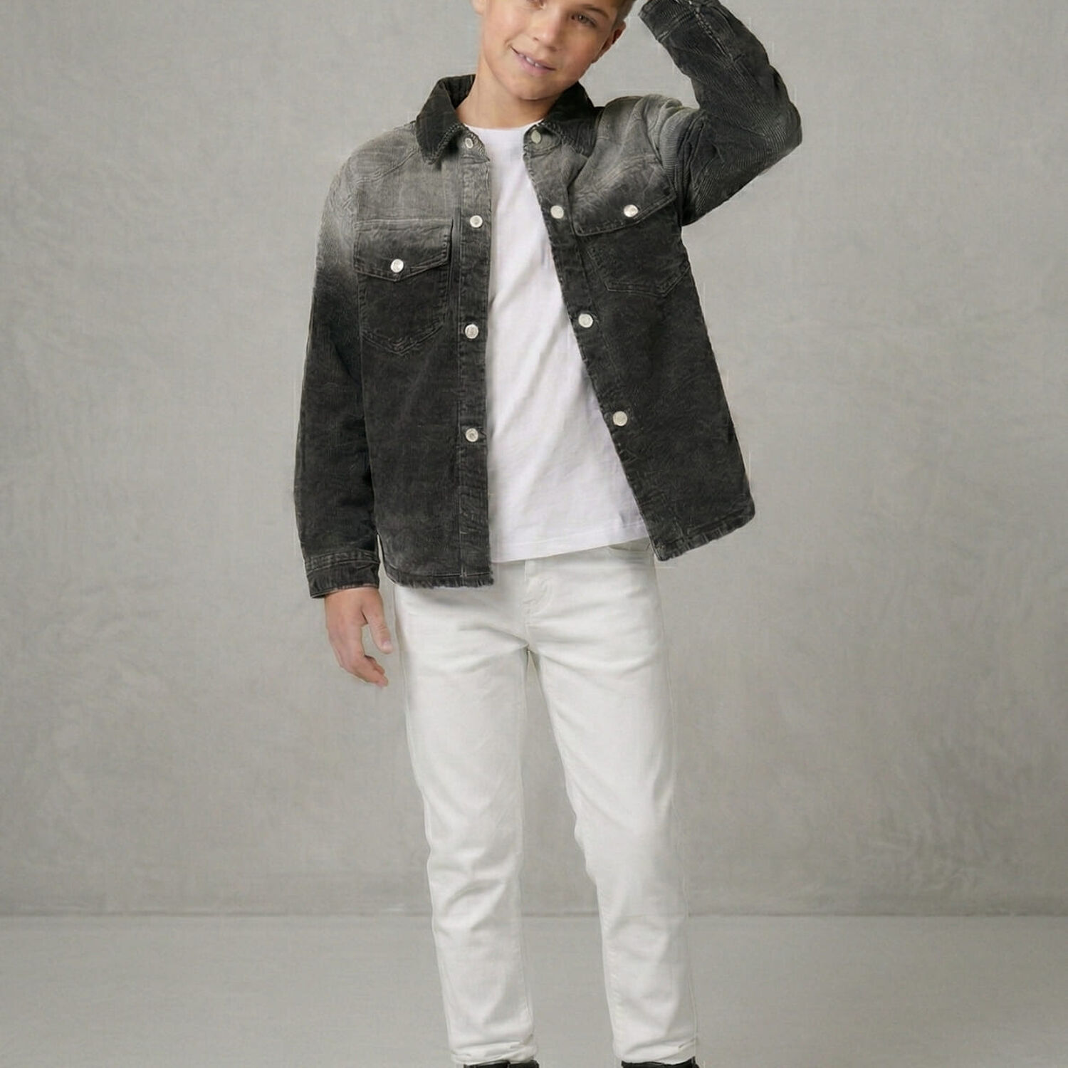 Camisa Denim Ni&ntilde;o Negra Manga Larga Casual image number 3.0