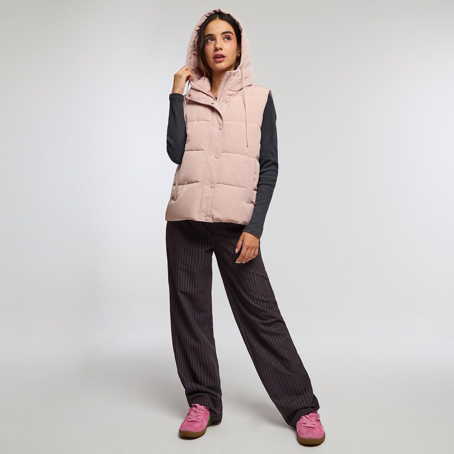 Parka Regular Sin Mangas Cuello Alto Con Capucha Mujer Freedom image number 1.0