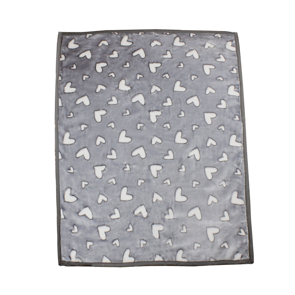 Frazada Ultra Soft Corazones 80x110cm Gris Bebesit image number 1.0