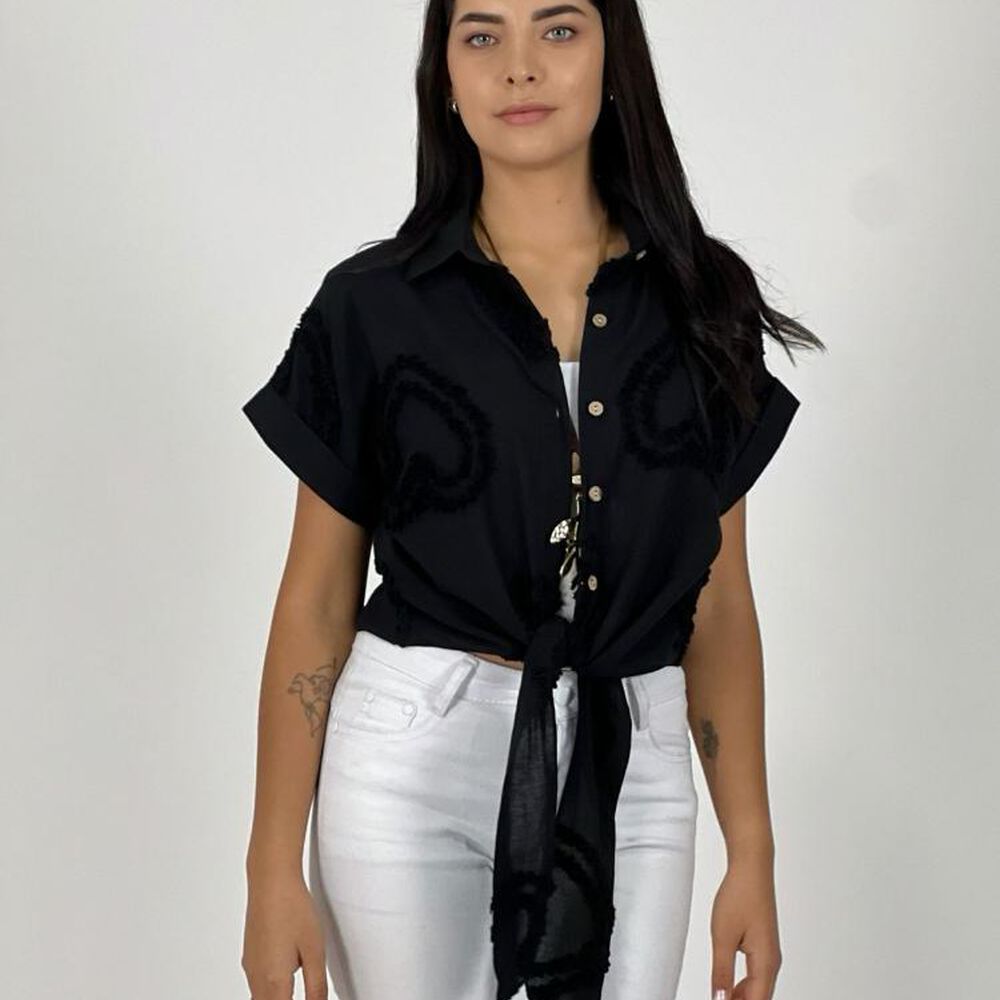 Blusa Amarrada Bordada Corazones image number 1.0