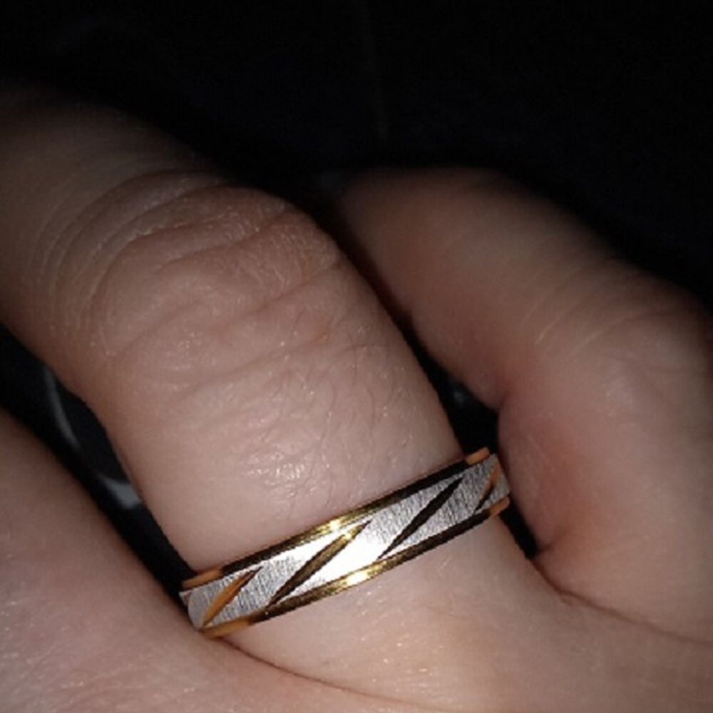 Anillos Compromiso Titanio Dorado Mate Con Zirconios Pulverizado Para Compromiso Dama Mujer Y Hombre/talla 8 image number 4.0