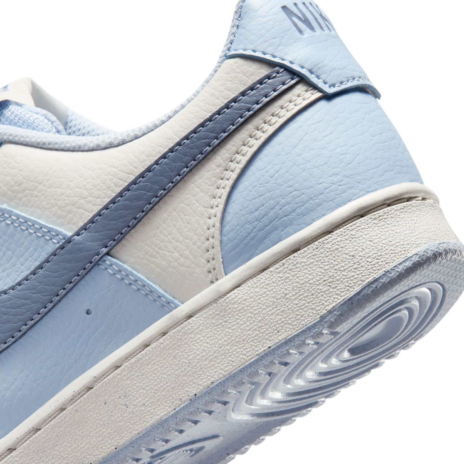 Zapatilla Urbana Mujer Nike Court Vision Low Celeste image number 4.0