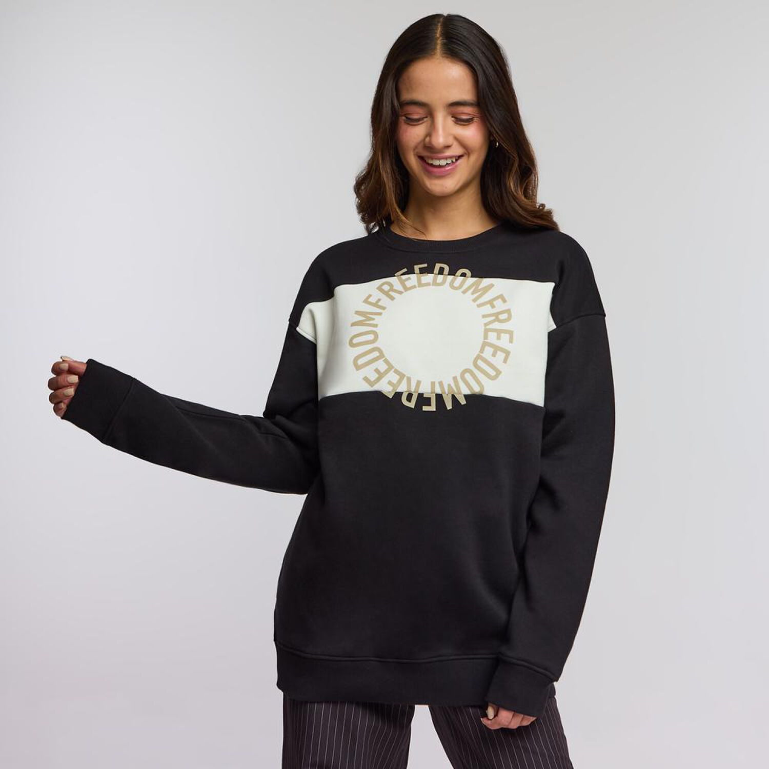 Poler&oacute;n Oversize Cuello Redondo Mujer Freedom image number 0.0