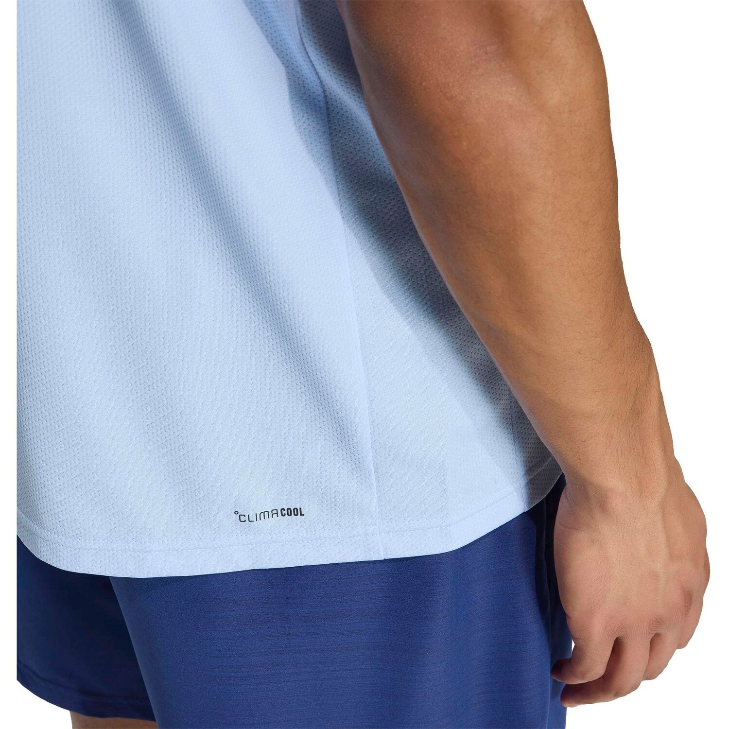 Polera Deportiva Celeste Adidas image number 6.0
