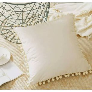Funda De Cojines Con Pompones. Medida 45x45. Terciopelo. Crema