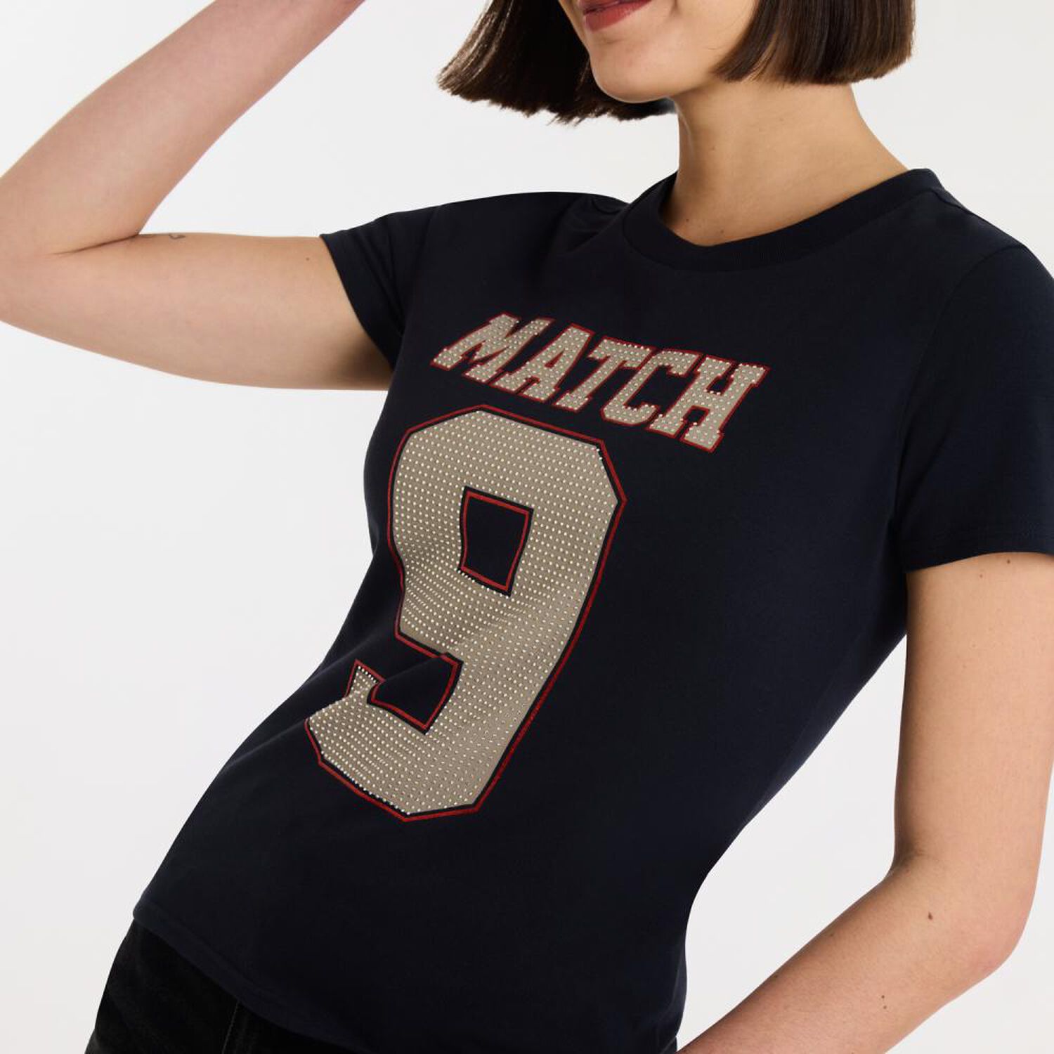 Polera Varsity Brillos Manga Corta Cuello Redondo Mujer Rolly Go image number 4.0