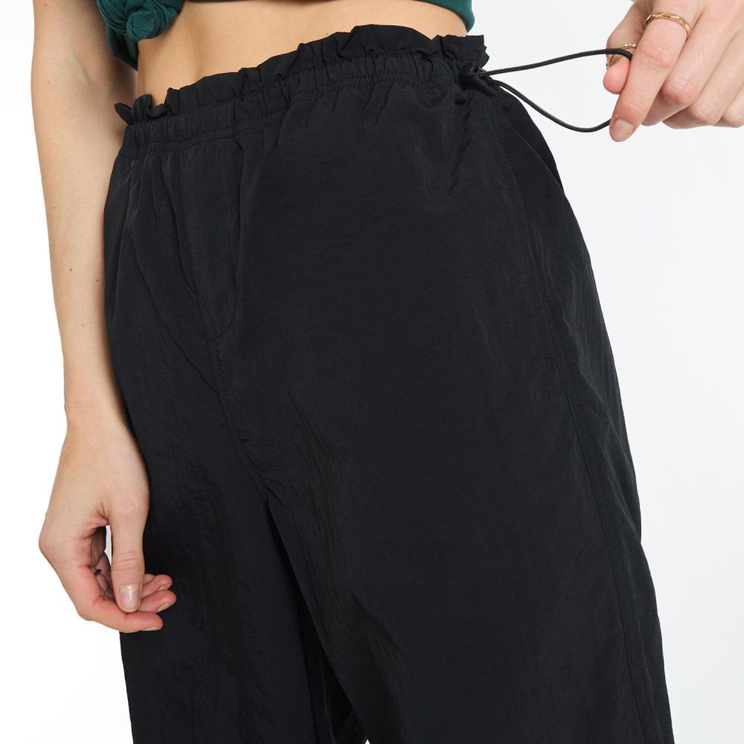 Pantal&oacute;n Parachute Y Basta Con Tirador Tiro Medio Regular Mujer Freedom image number 4.0