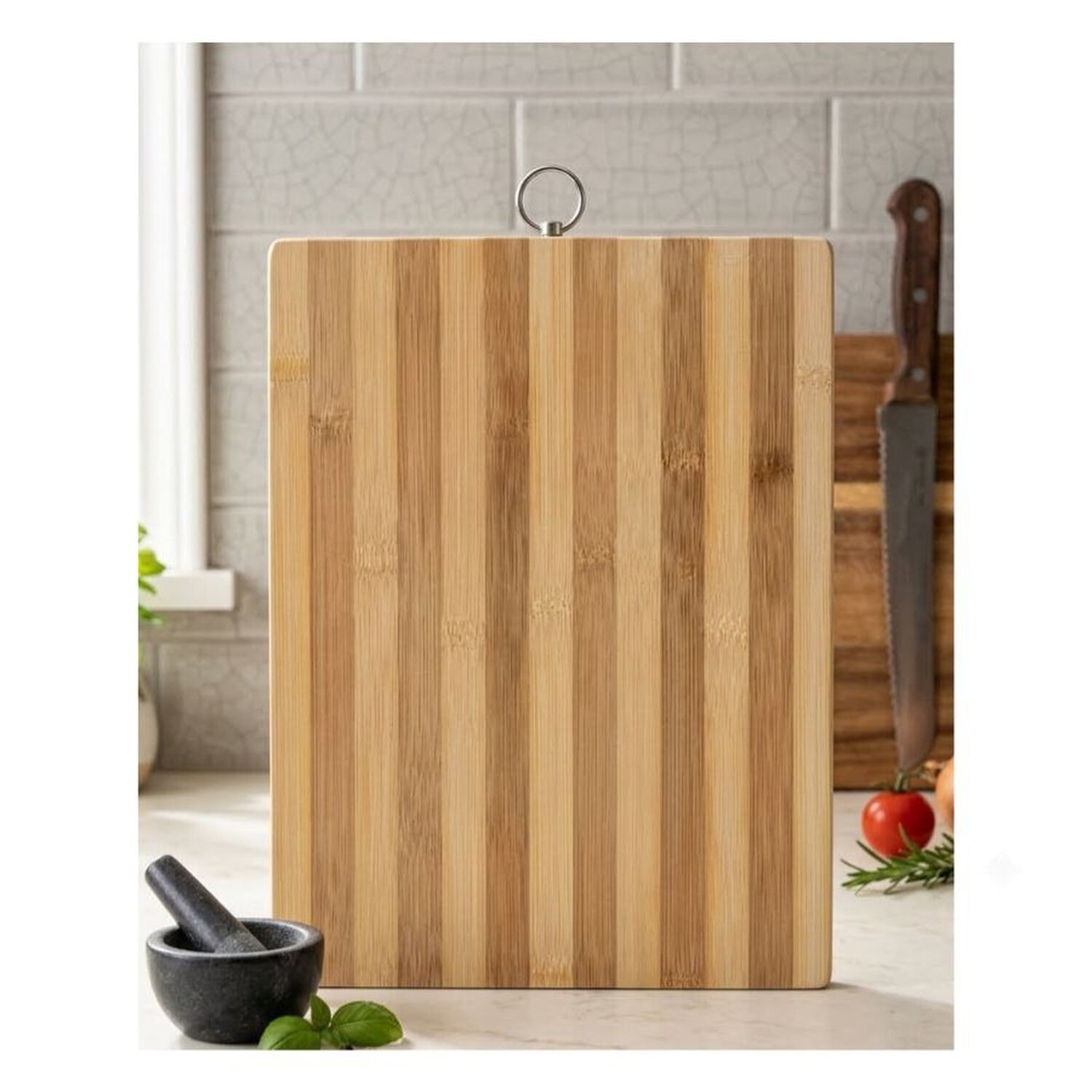 Tabla Picar Bamb&uacute; Rectangular Minimalista Colgador Met&aacute;lico 34x24cm image number 2.0