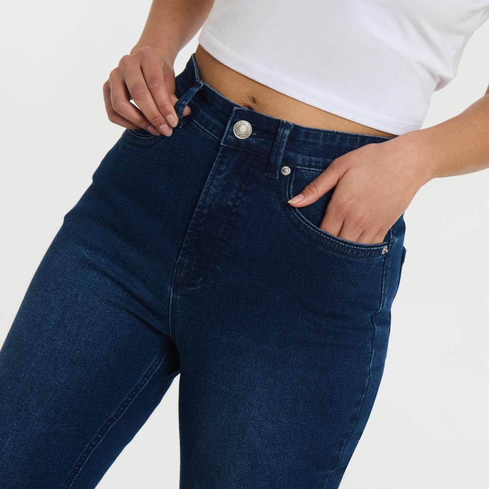Jeans Flare Con Focalizado Tiro Medio Flare Mujer Freedom image number 4.0