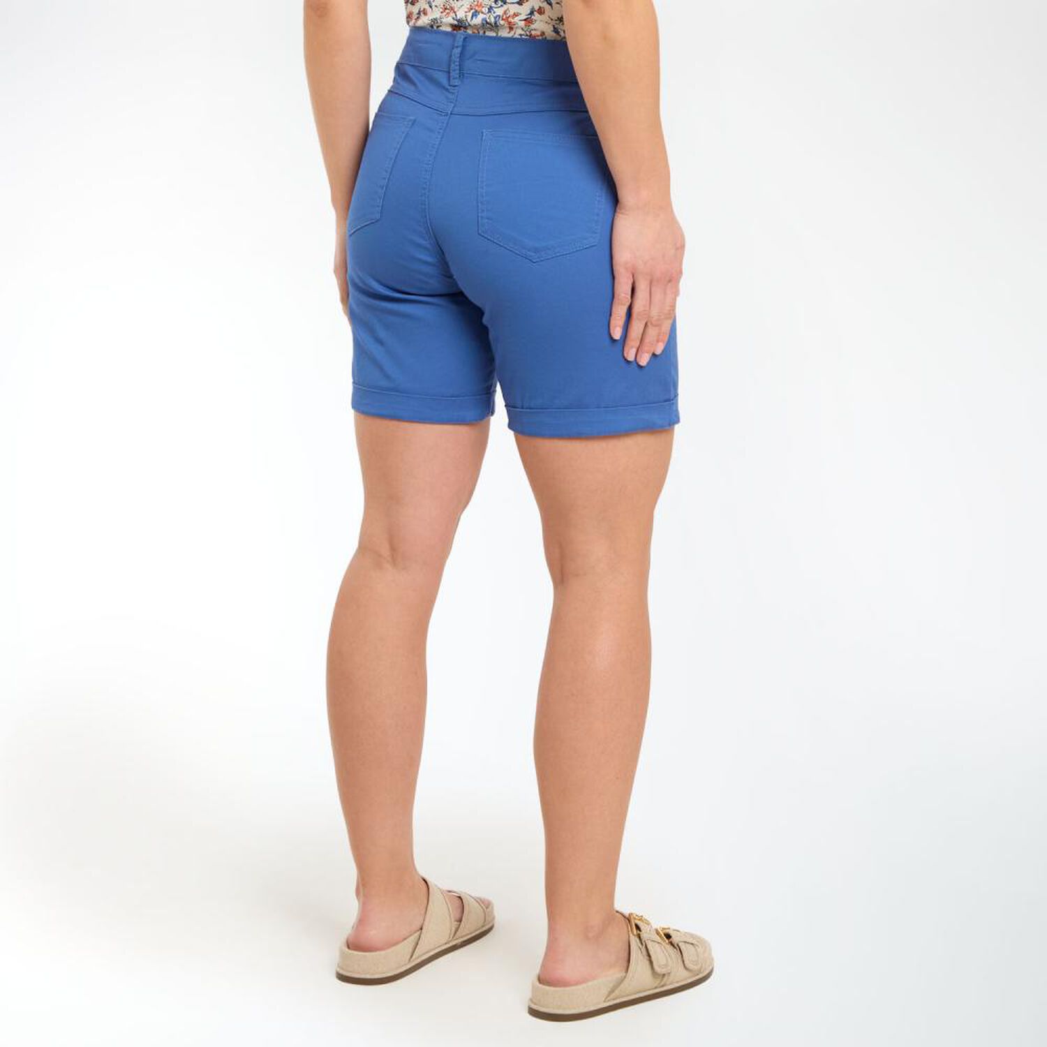 Bermuda B&aacute;sico Liso Tiro Medio Regular Mujer Geeps image number 3.0