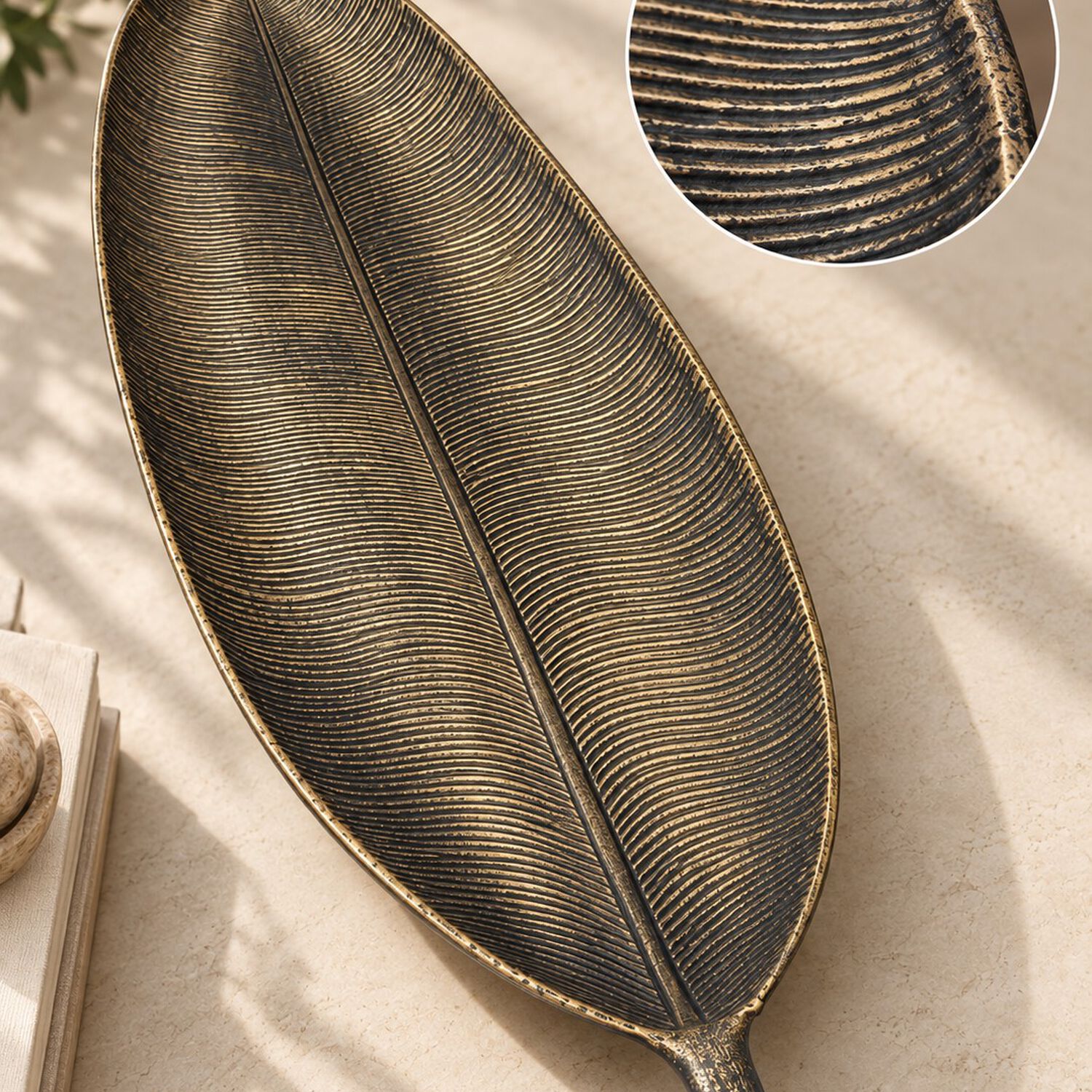 Bandeja Decorativa Forma De Hoja Estilo Moderno Organico 59 Cm Color Negro Dorado image number 4.0