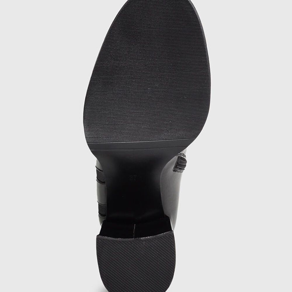 Bota Cuero Milan Negro image number 5.0