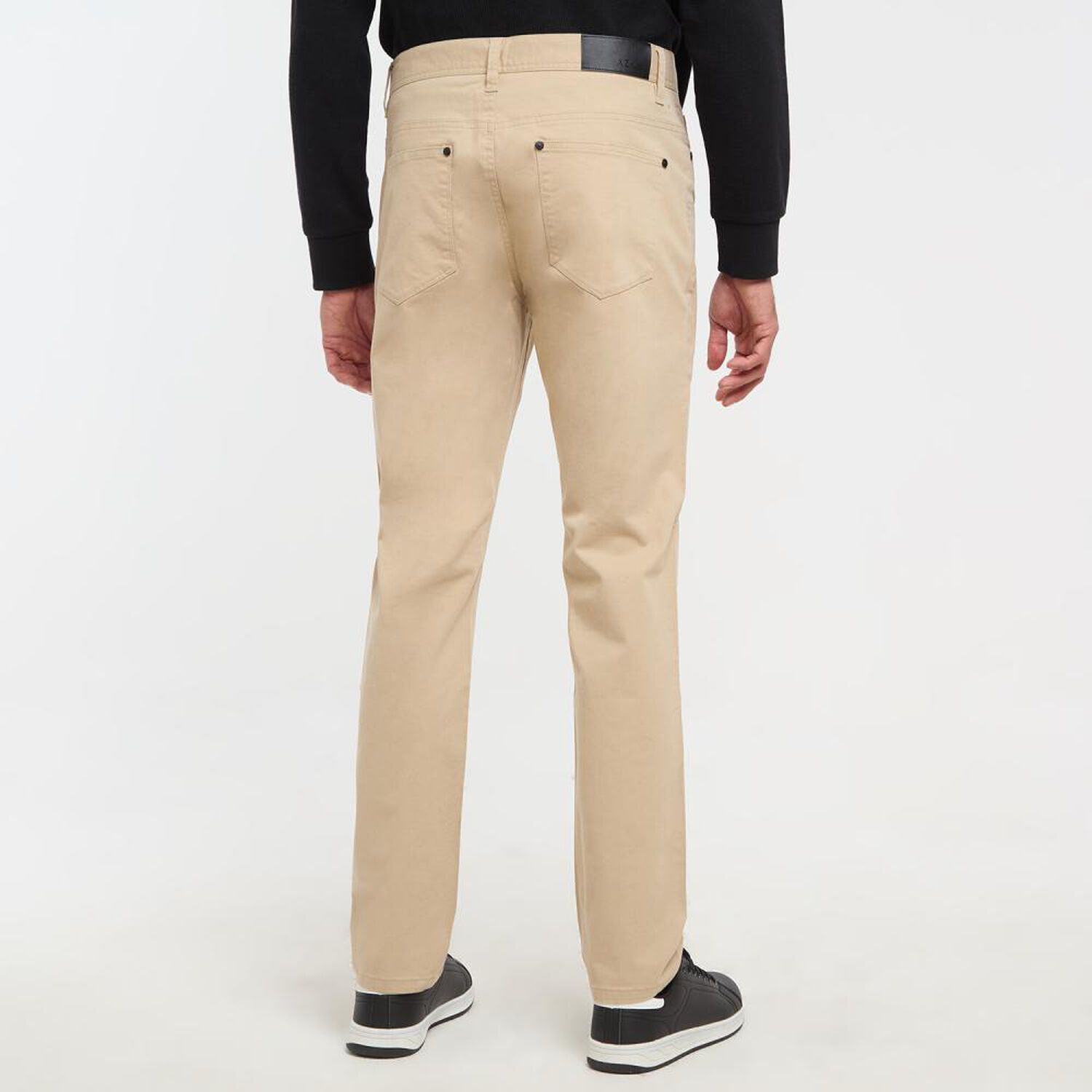 Pantal&oacute;n Liso Tiro Medio Slim Hombre Az Black image number 3.0