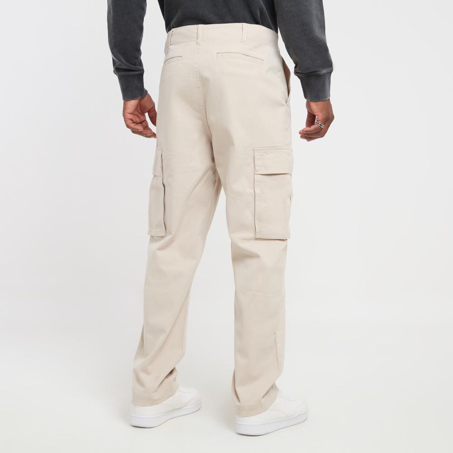 Pantal&oacute;n Liso Tiro Medio Slim Cargo Hombre Rolly Go image number 3.0