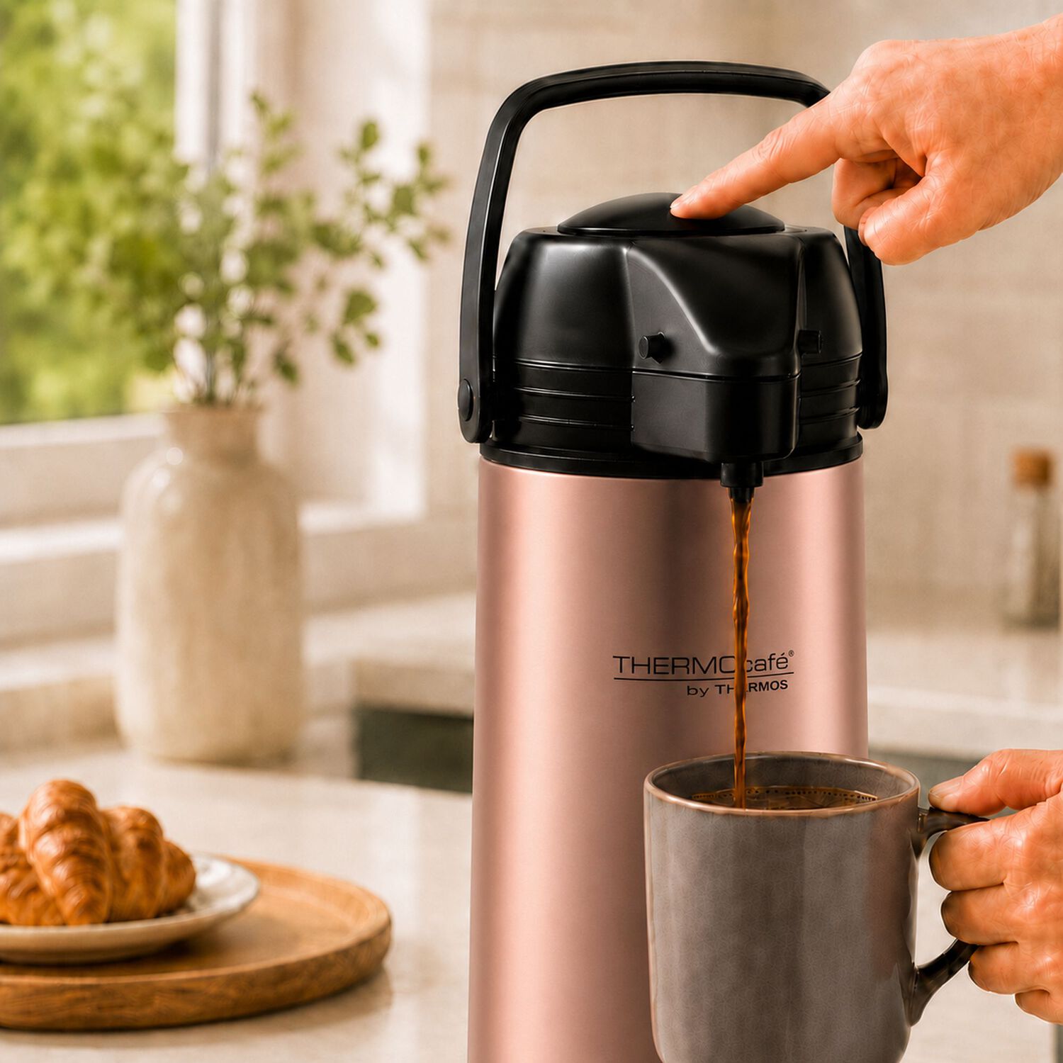 Termo Con Sif&oacute;n Para L&iacute;quidos 1.9l Thermos Jado-19 Rosa Gold image number 5.0