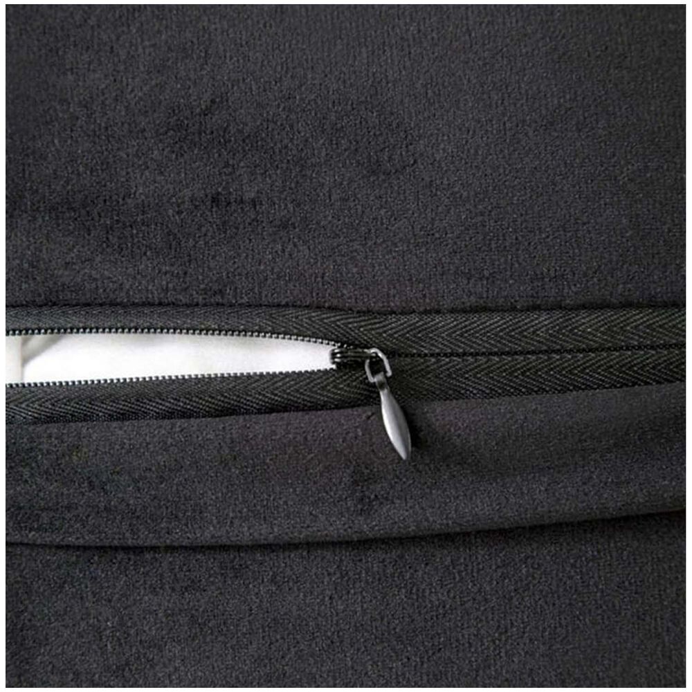 Pack De 02 Fundas De Coj&iacute;n De Terciopelo Con Pompon 45x45 Negro image number 3.0