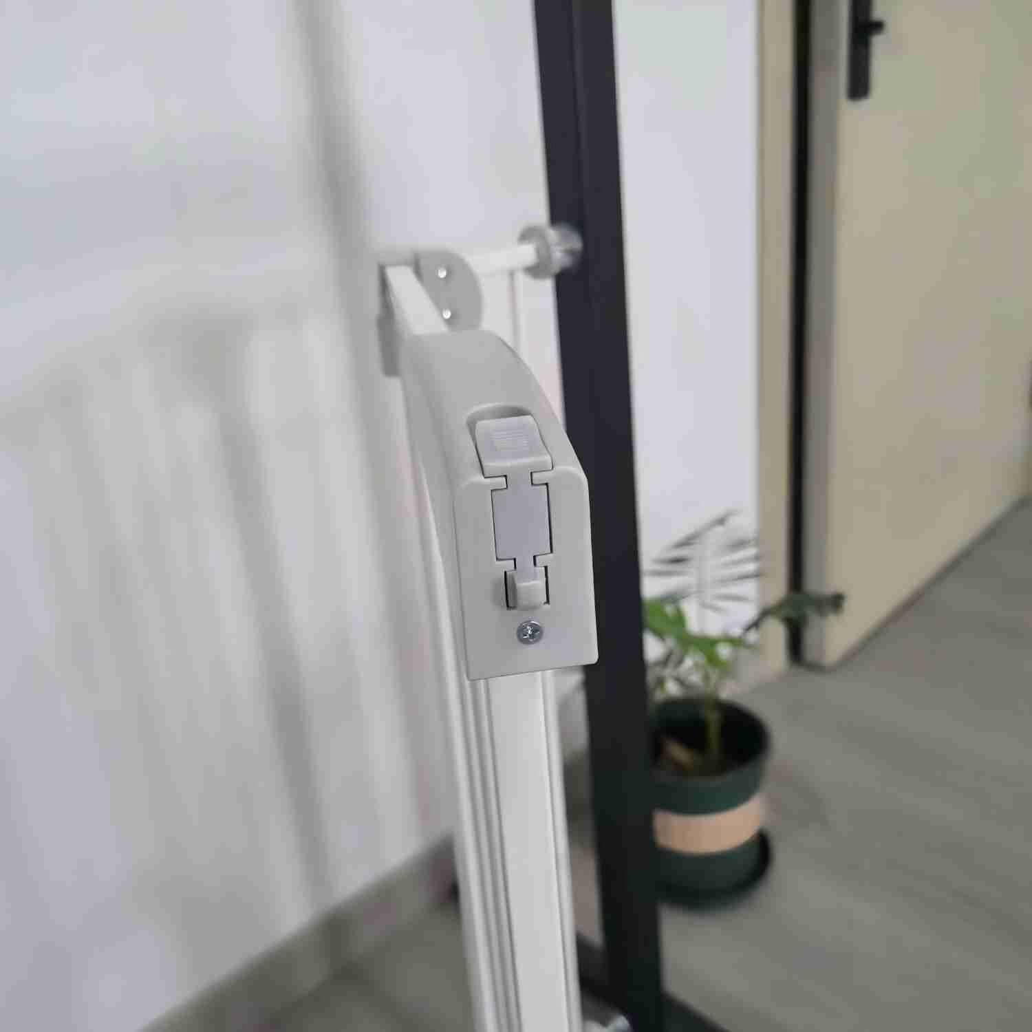 Reja De Seguridad Bebe Puerta Mascota Doble Seguro 75-82 Cm image number 7.0
