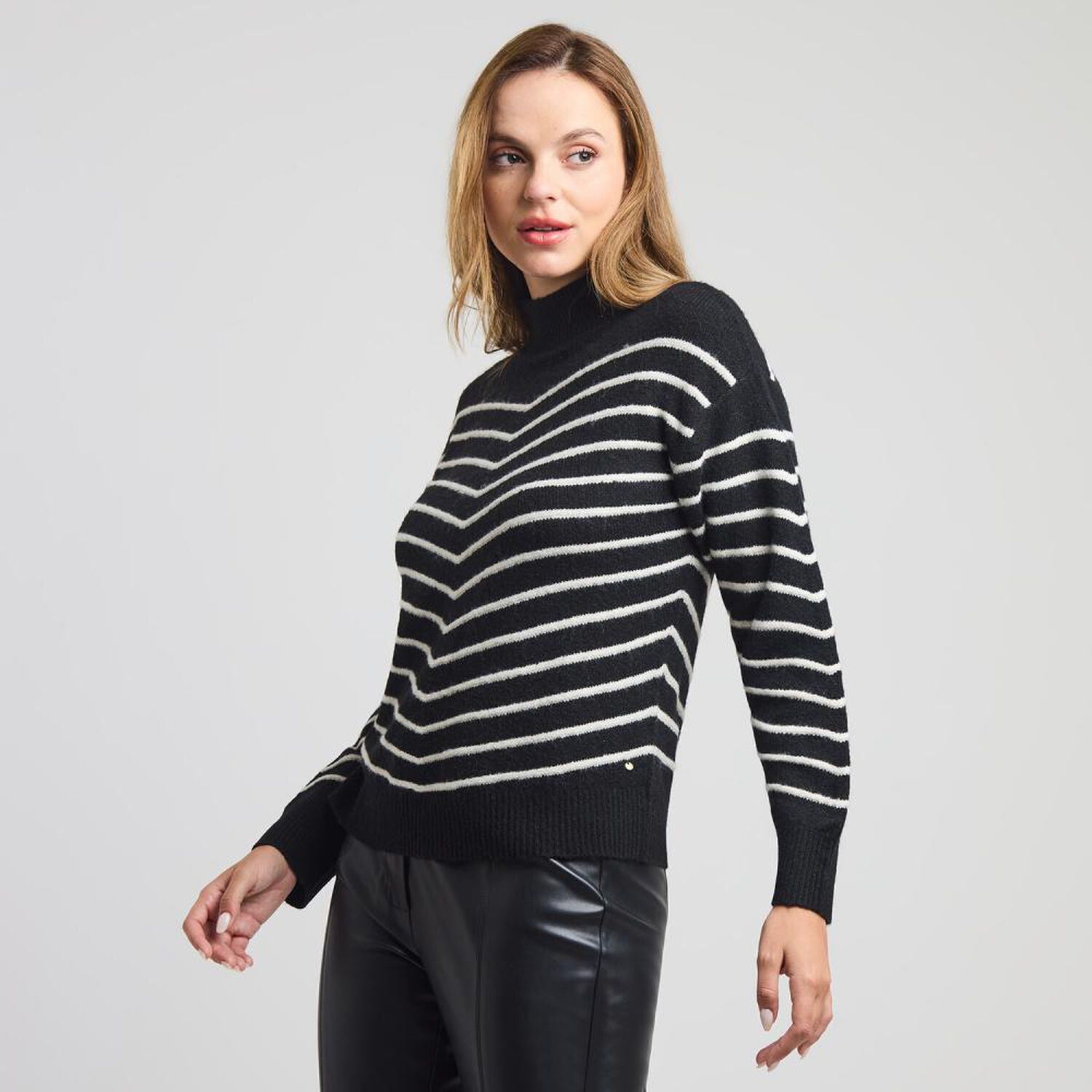 Sweater Lineas Regular Manga Larga Cuello Medio Mujer Kimera image number 2.0