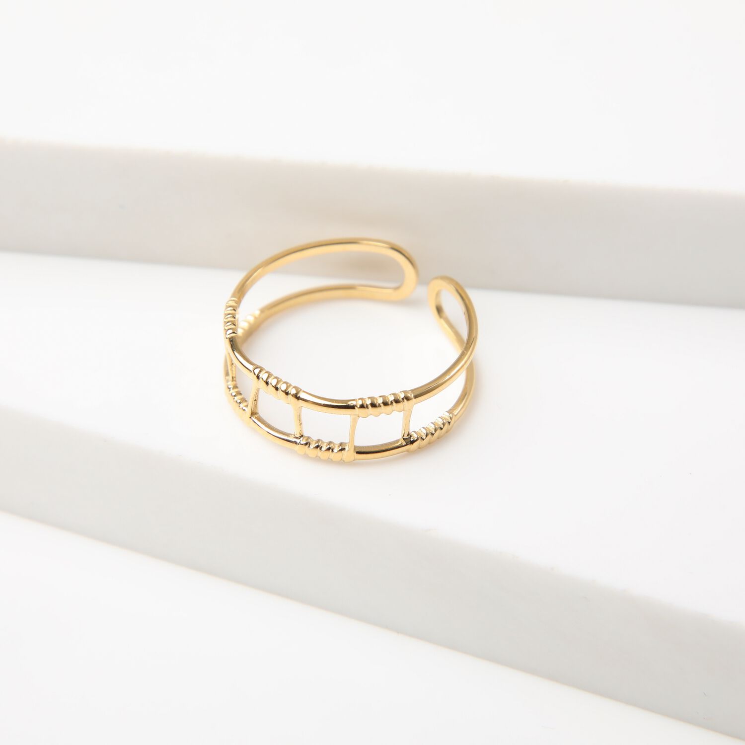 Anillo 19v69 Dorado Mujer Str473 image number 0.0