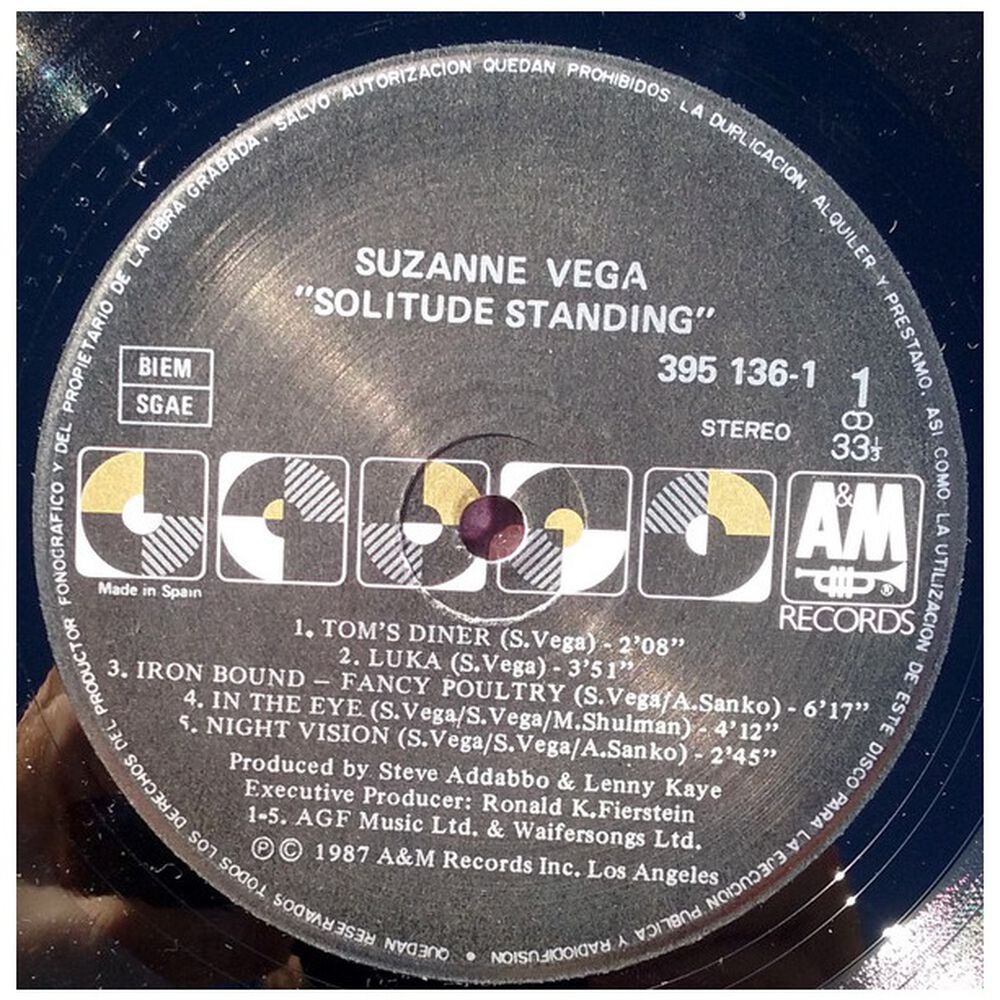 Suzanne Vega - Solitude Standing | Vinilo Usado image number 2.0