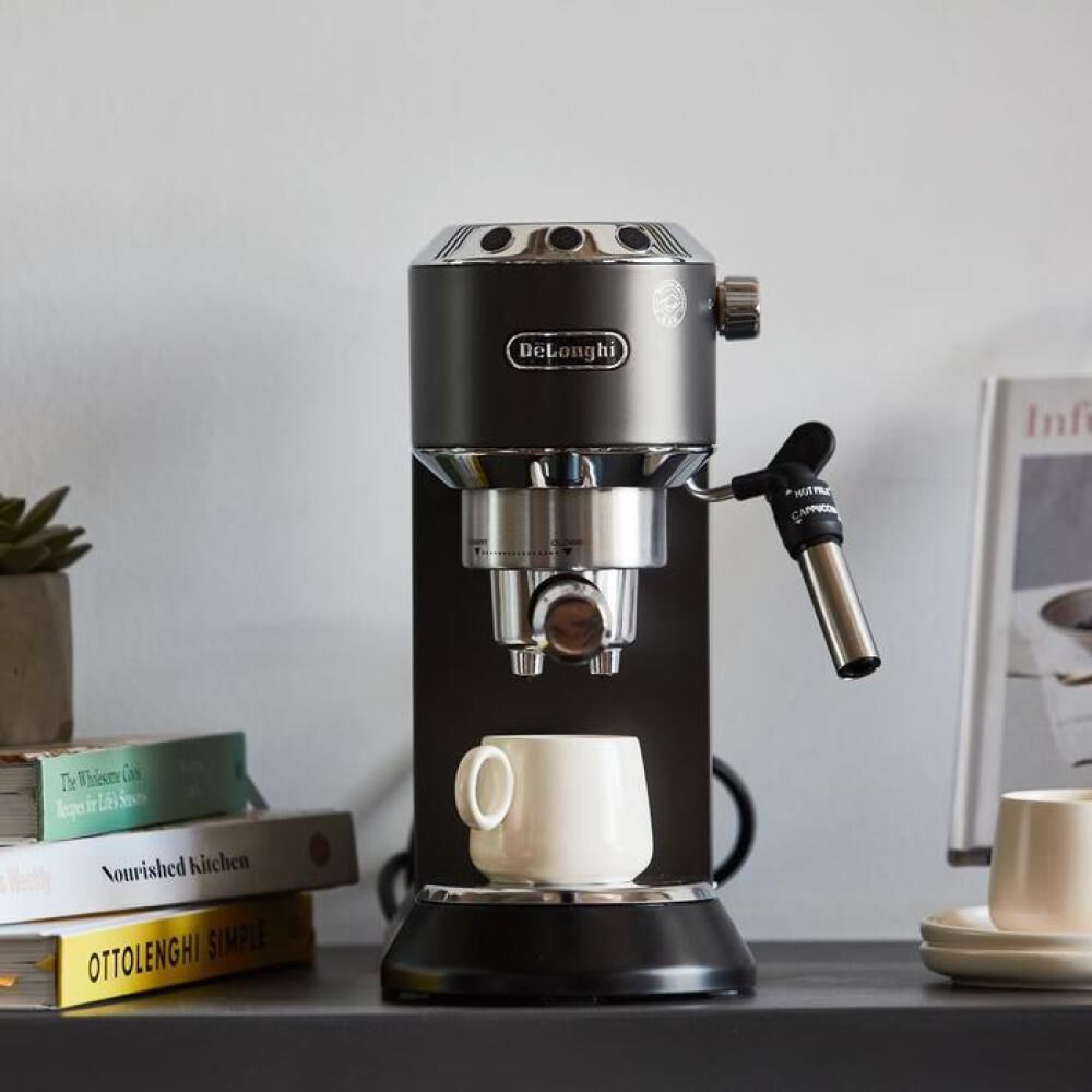 Cafetera De Longhi Dedica Negra EC 685 BK image number 7.0