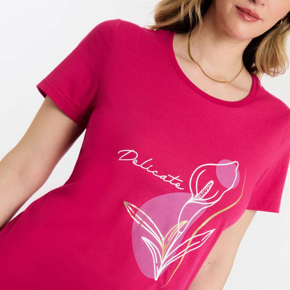 Polera Lisa Estampado Delantero Manga Corta Cuello Redondo Mujer Geeps image number 4.0