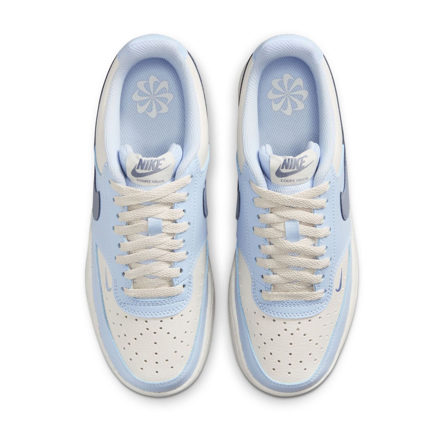 Zapatilla Urbana Mujer Nike Court Vision Low Celeste image number 5.0