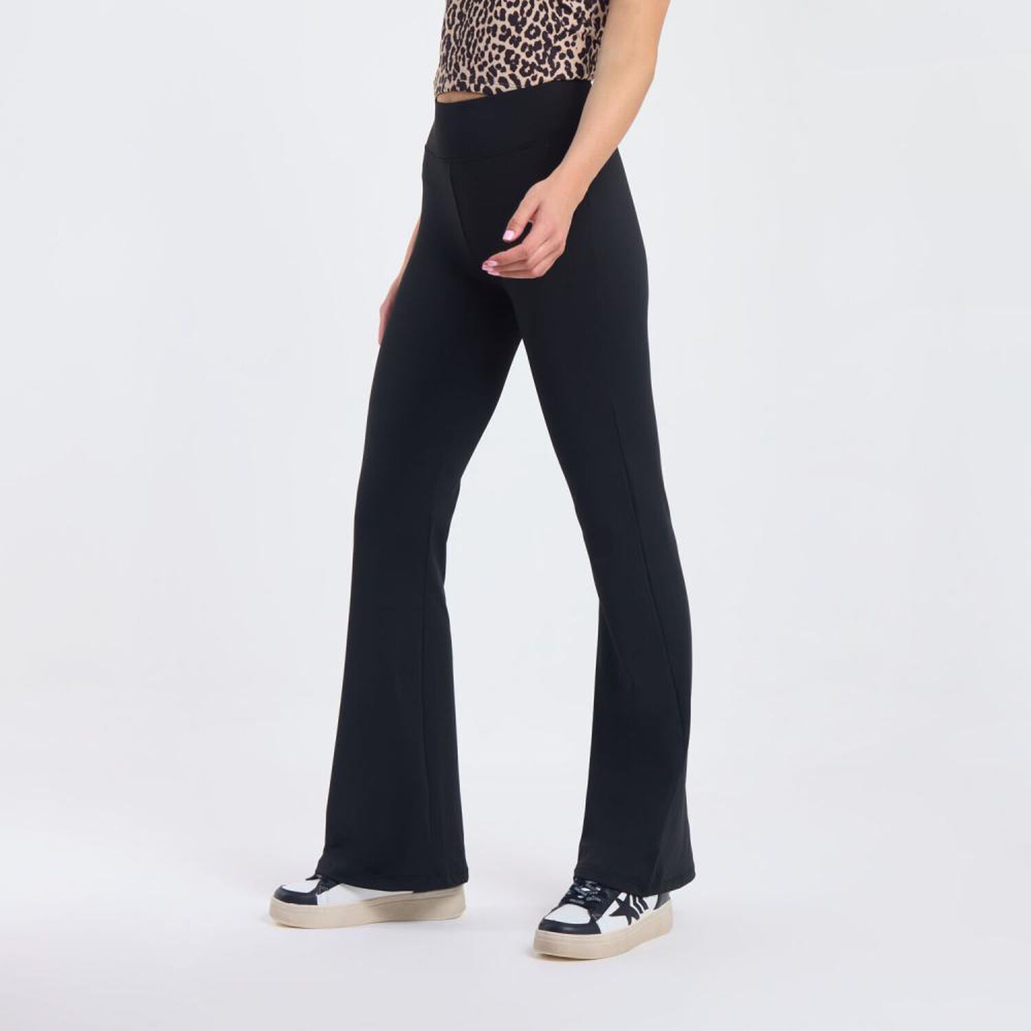 Calza Tiro Medio Flare Mujer Rolly Go image number 2.0