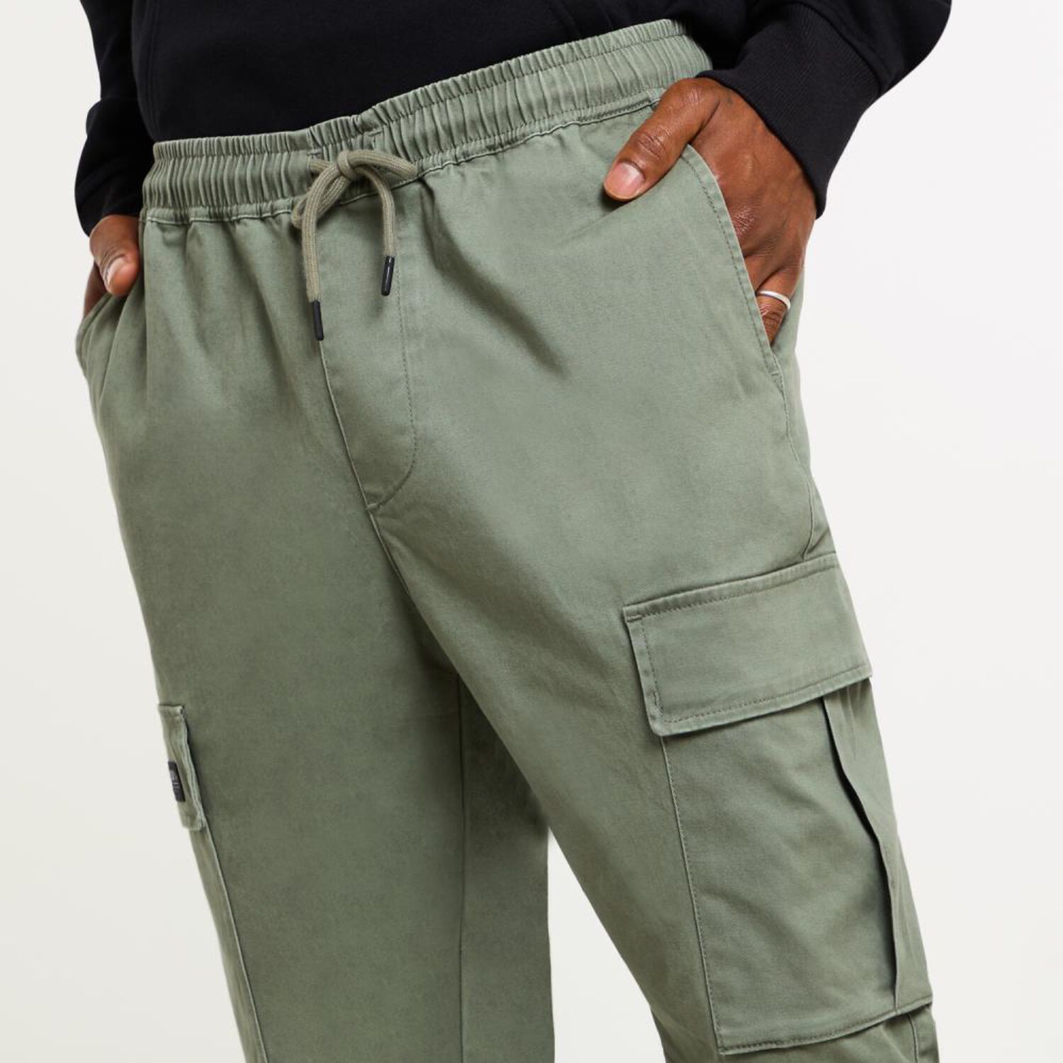 Pantal&oacute;n Tiro Medio Cargo Hombre Rolly Go image number 4.0