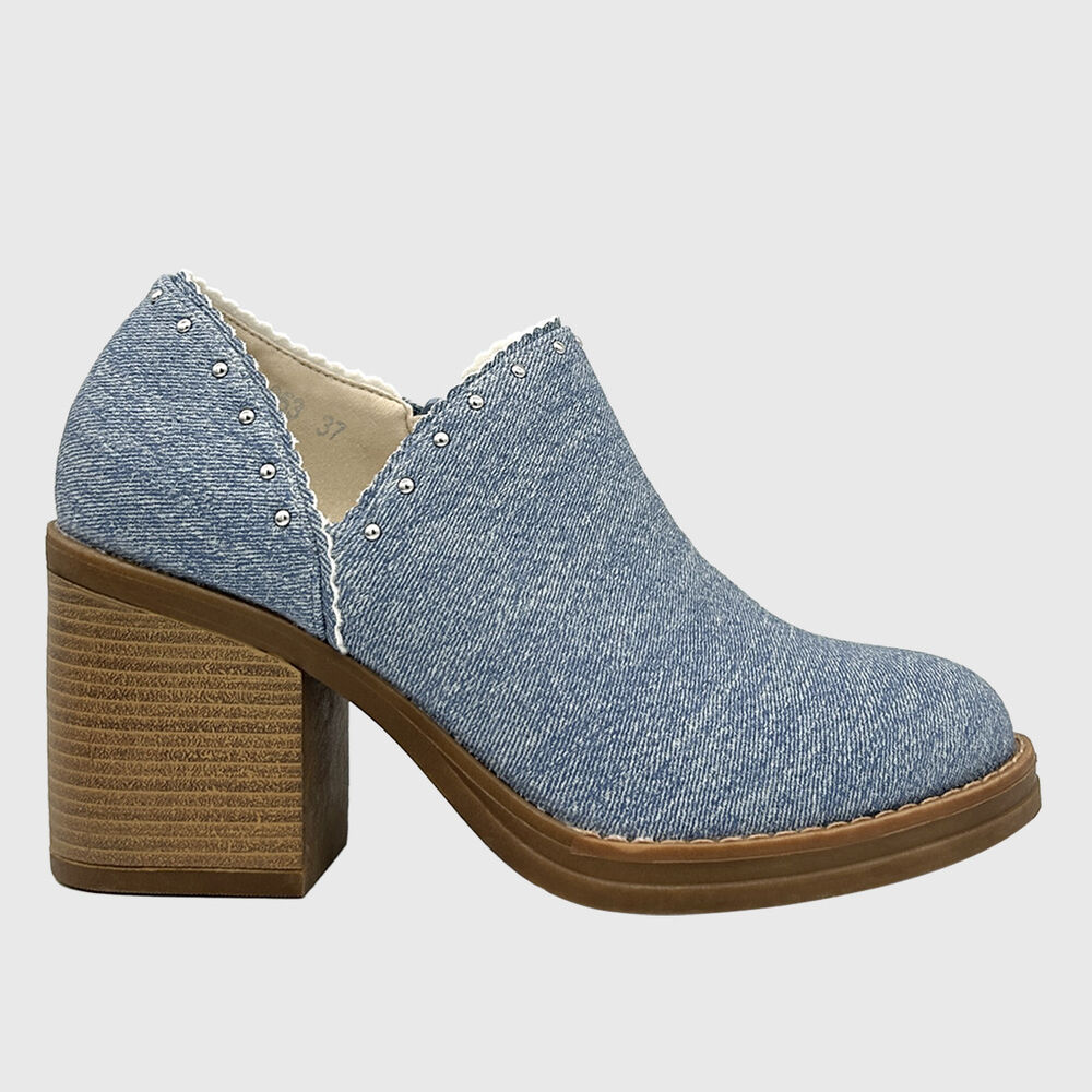 Botín Para Mujer Con Taco De 8 Cm, Cierre Lateral Y Tachas Decorativas Celeste. image number 3.0
