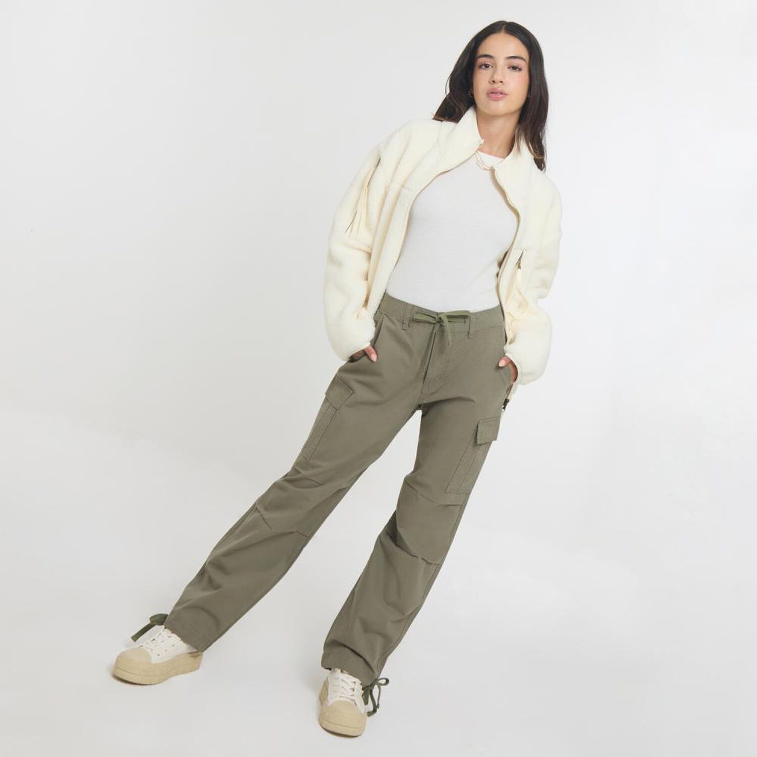 Pantal&oacute;n Tiro Medio Cargo Mujer Ocean Pacific image number 1.0