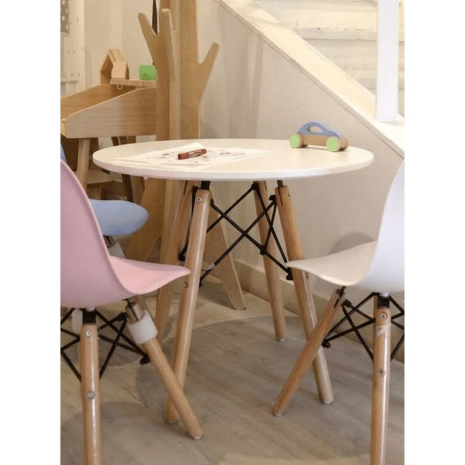 Mesa Infantil Eames Kids Redonda 60 Cm Blanca Patas De Madera image number 2.0