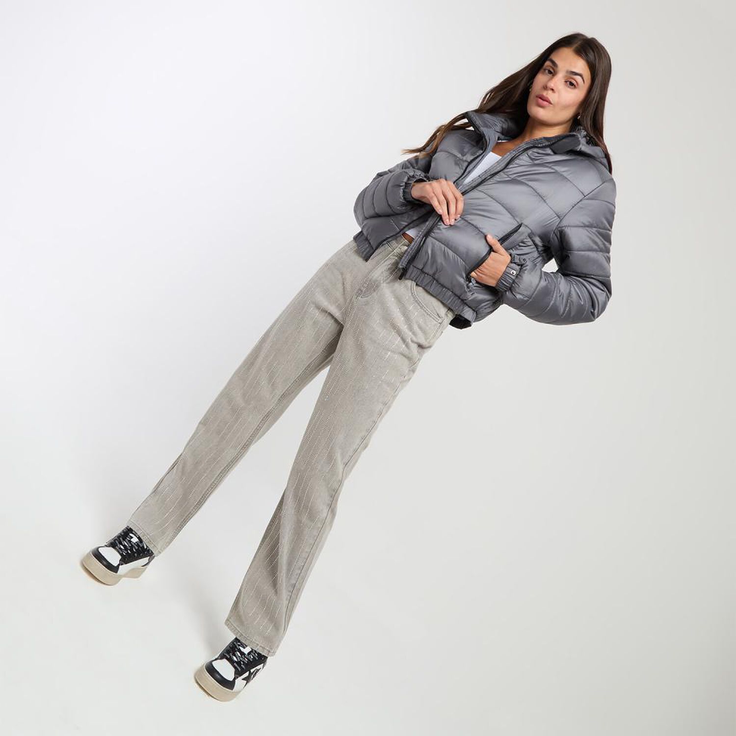 Parka Corta Regular Cuelo Alto Con Capucha Mujer Rolly Go image number 1.0
