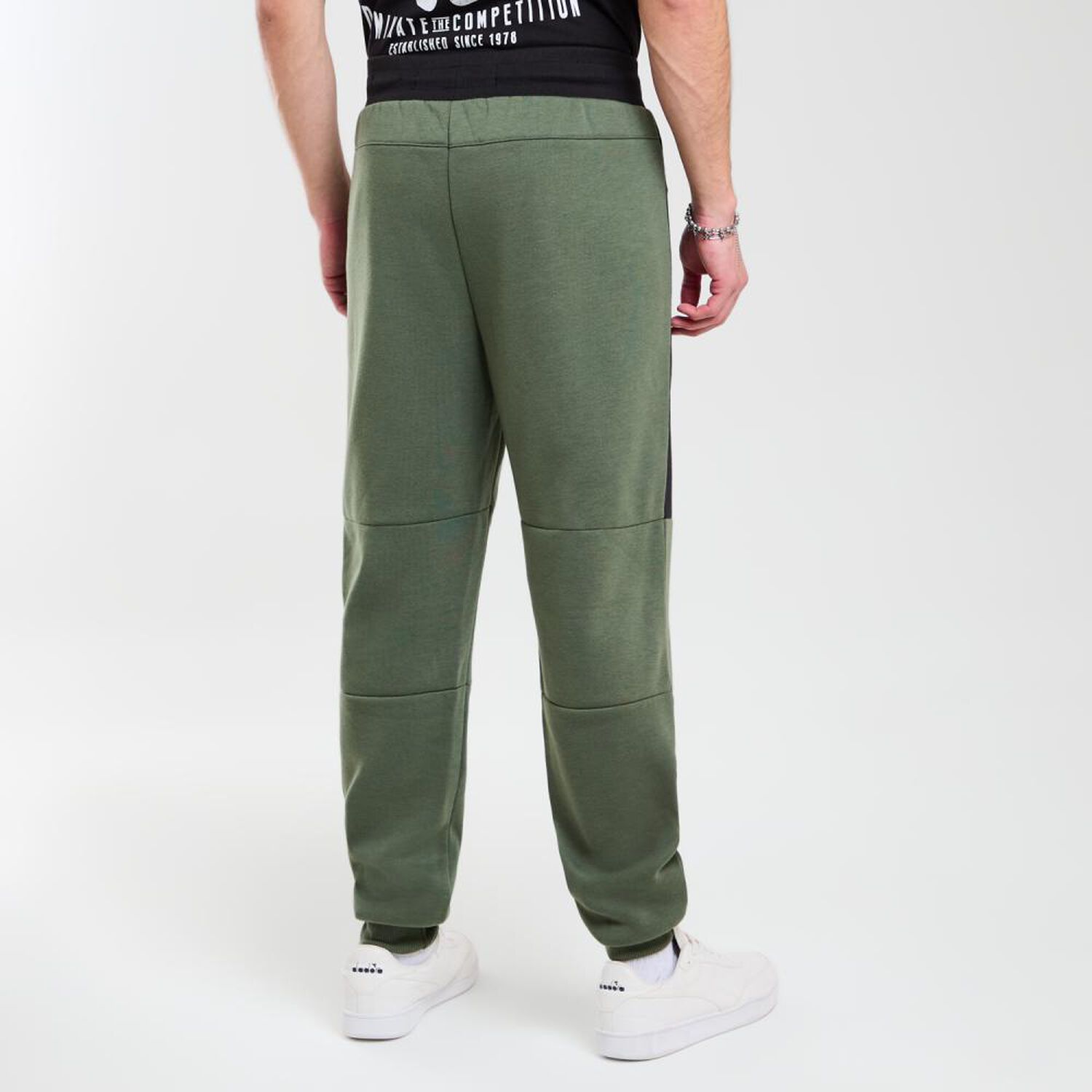 Pantal&oacute;n Estampado Tiro Medio Slim Hombre Skuad image number 3.0
