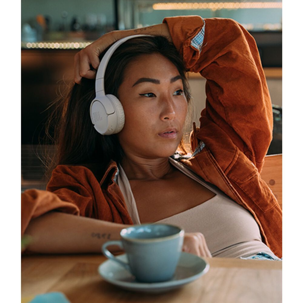 Audifonos Jbl Tune 520bt Bluetooth 57h Livianos Blanco image number 2.0