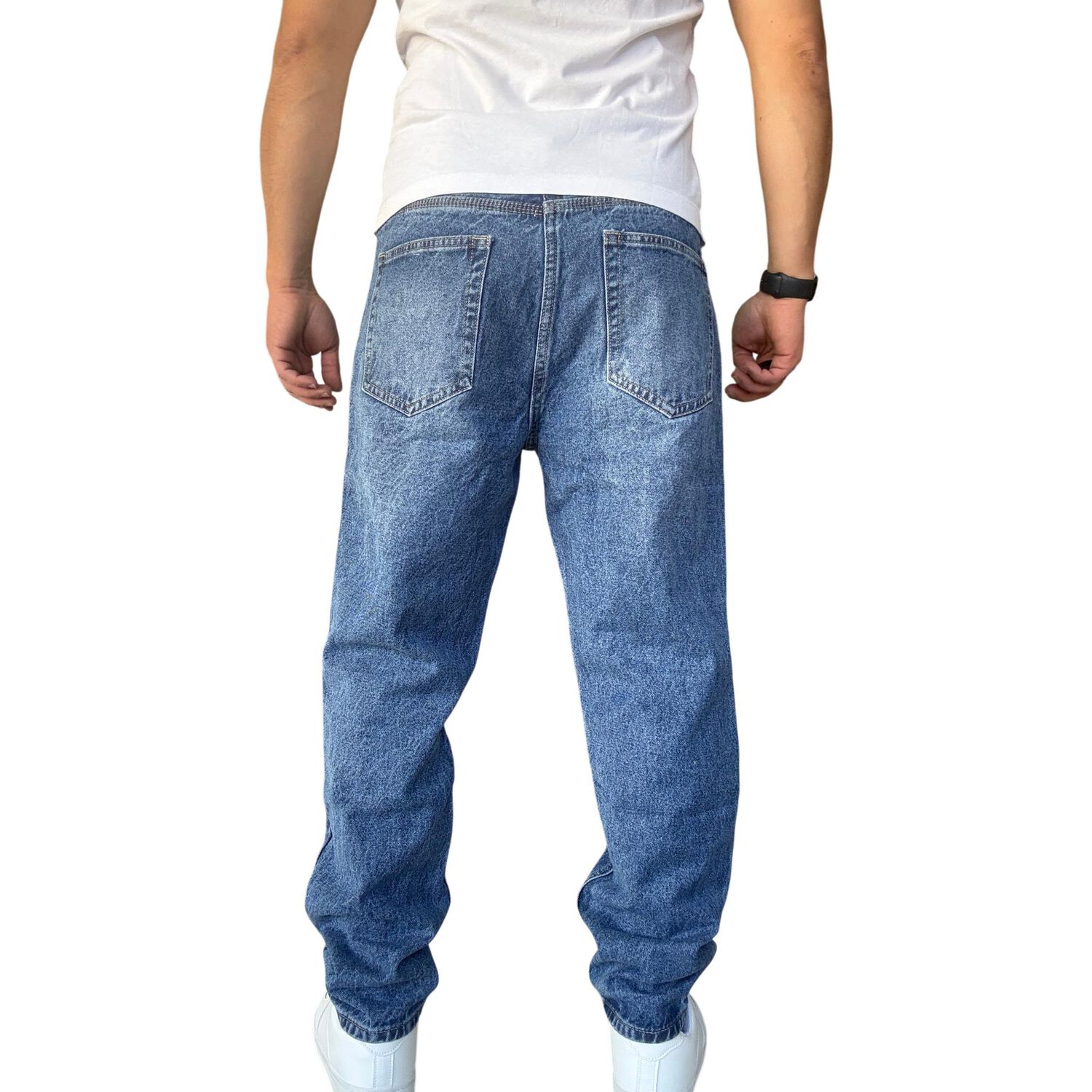 Jeans Tela R&iacute;gida Corte Mom Rasgado image number 4.0