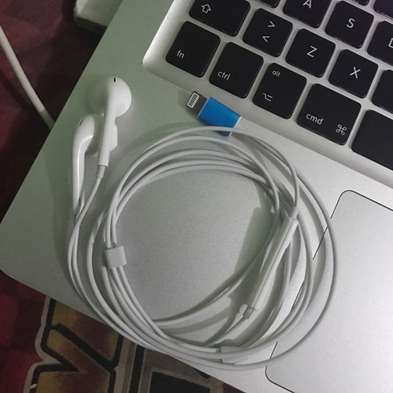 Aud&iacute;fonos Con Cable Compatible Para Iphone Ligthining 8 Pines image number 7.0