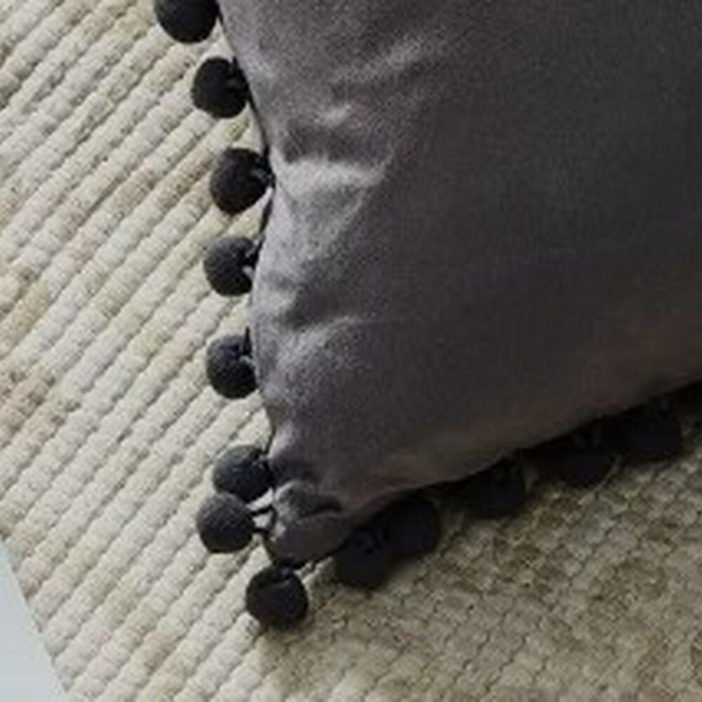 Funda De Cojines Con Pompones. Medida 45x45. Terciopelo. Gris Oscuro image number 2.0